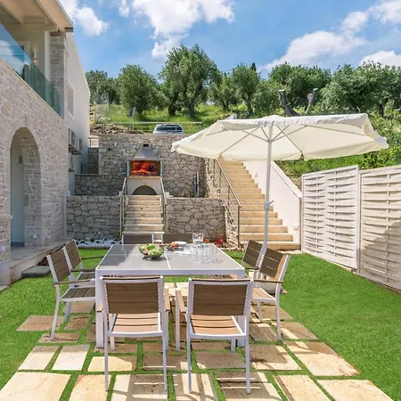 Vila Villa Aurora Kerasia Agnítsini